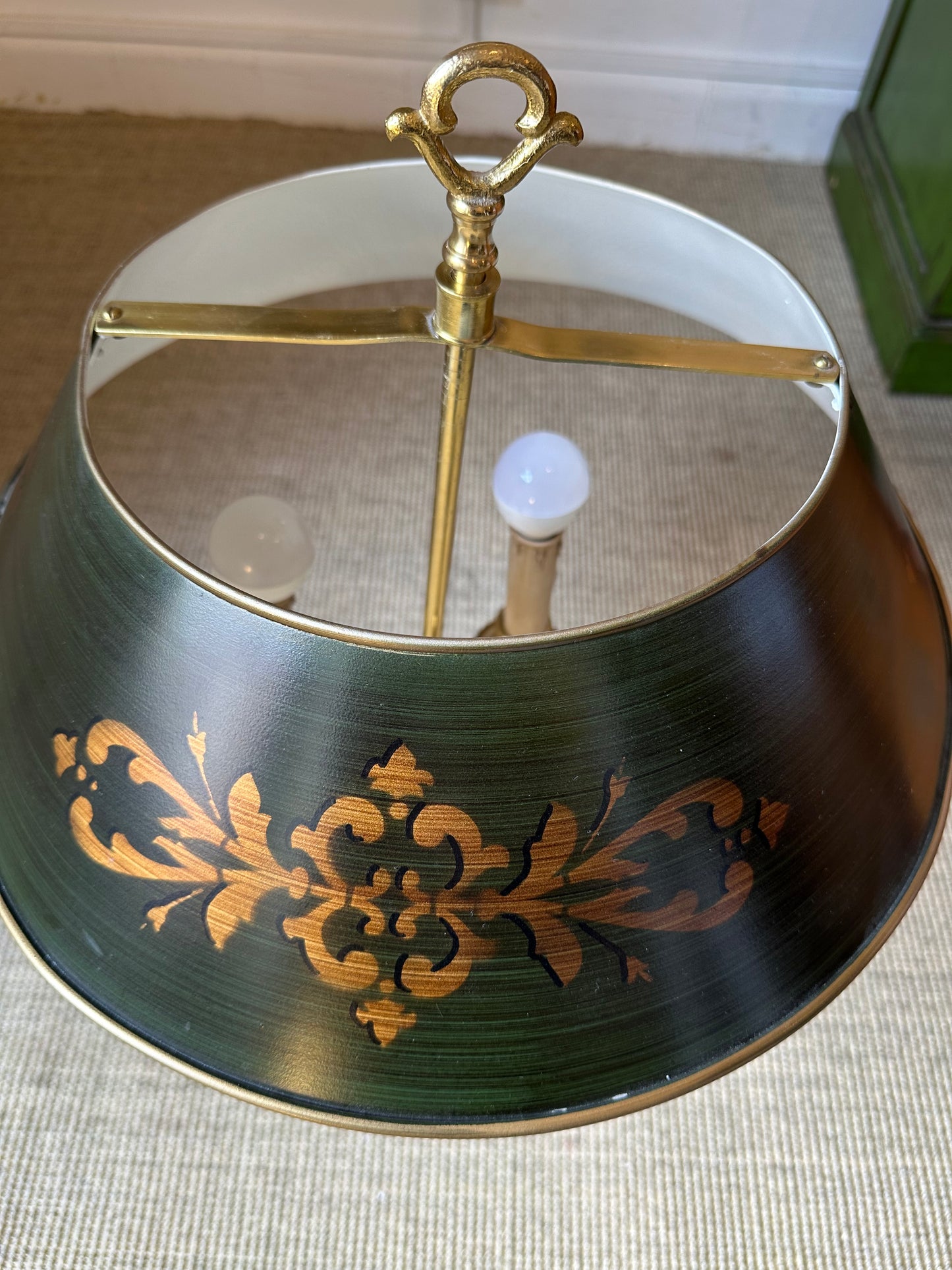 Lámpara bouillotte de latón con pantalla verde pintada a mano - Estilo francés vintage