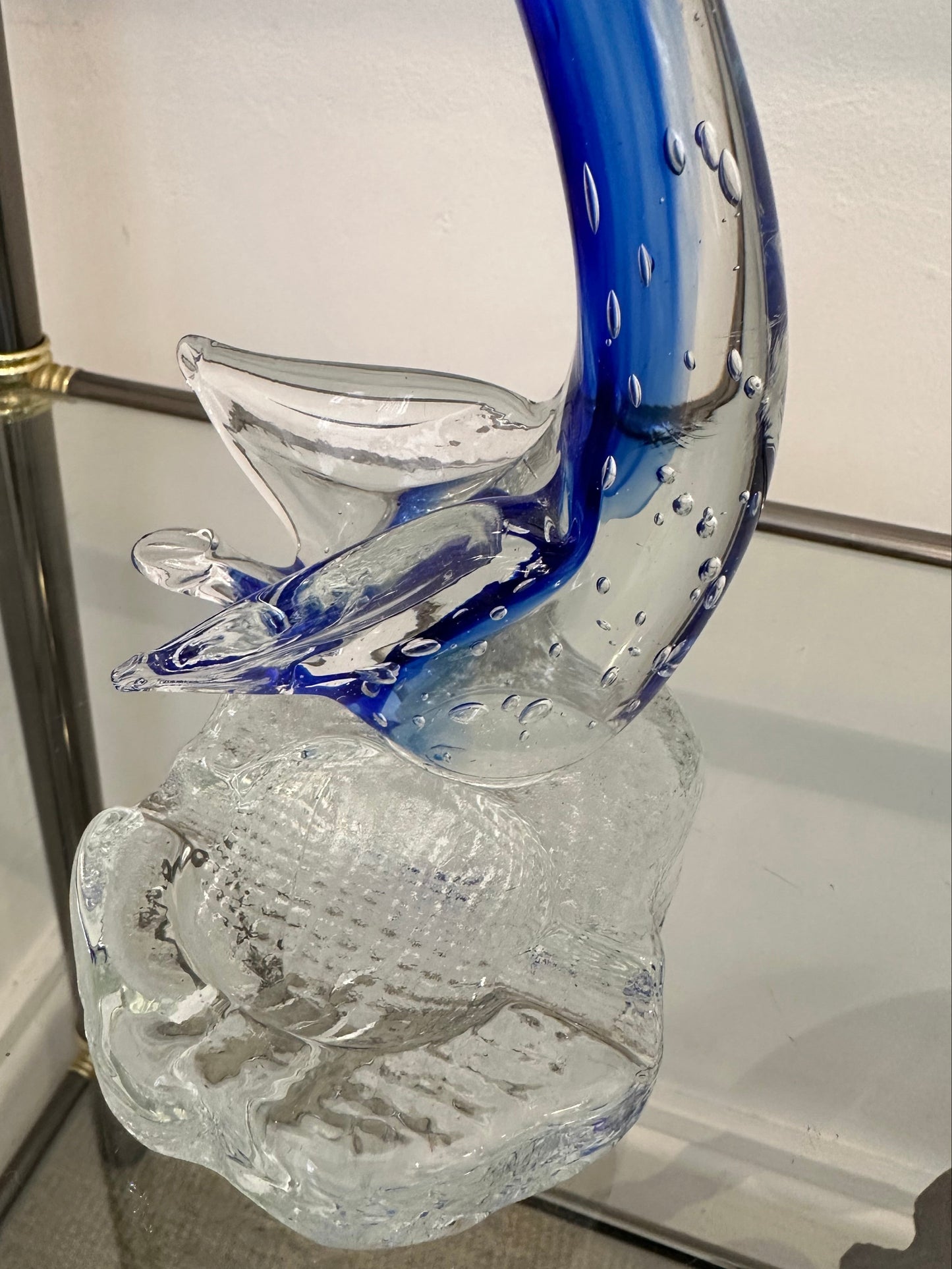 Figura de cristal azul con forma de ave