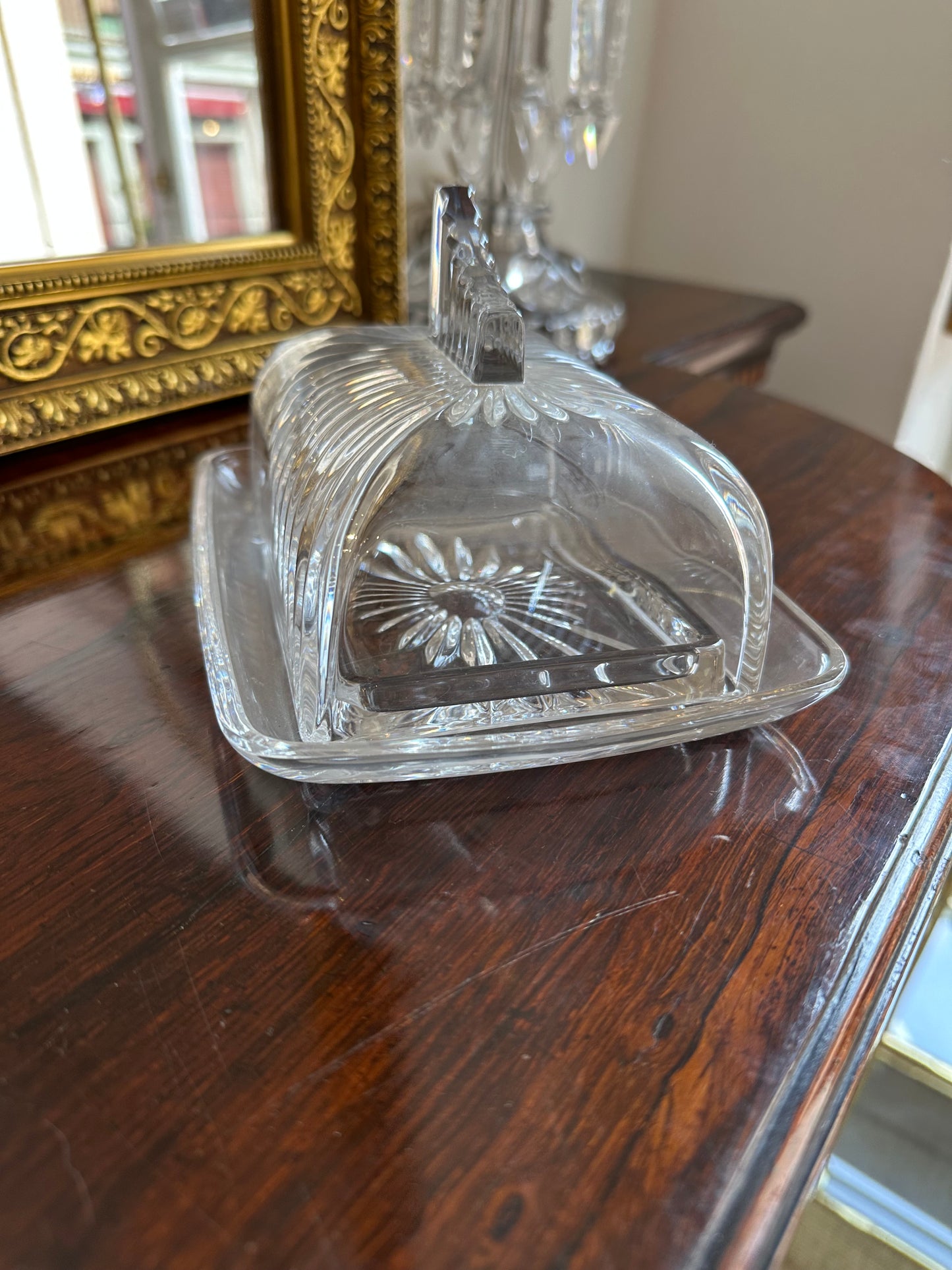 Mantequera de cristal tallado estilo art déco