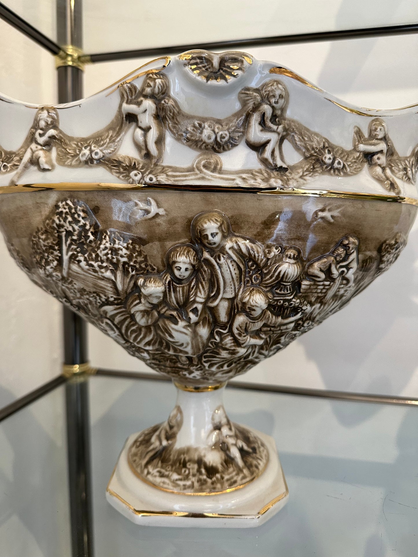 Centro decorativo italiano Capodimonte en porcelana esmaltada