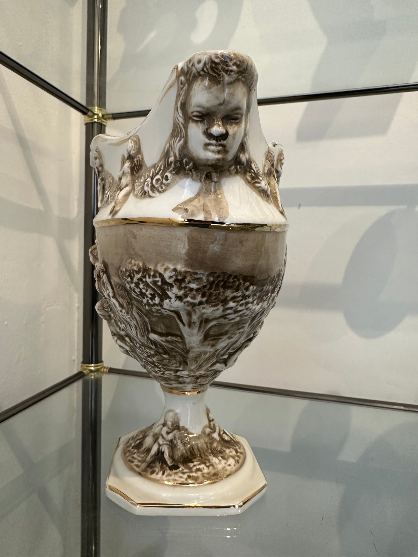 Centro decorativo italiano Capodimonte en porcelana esmaltada