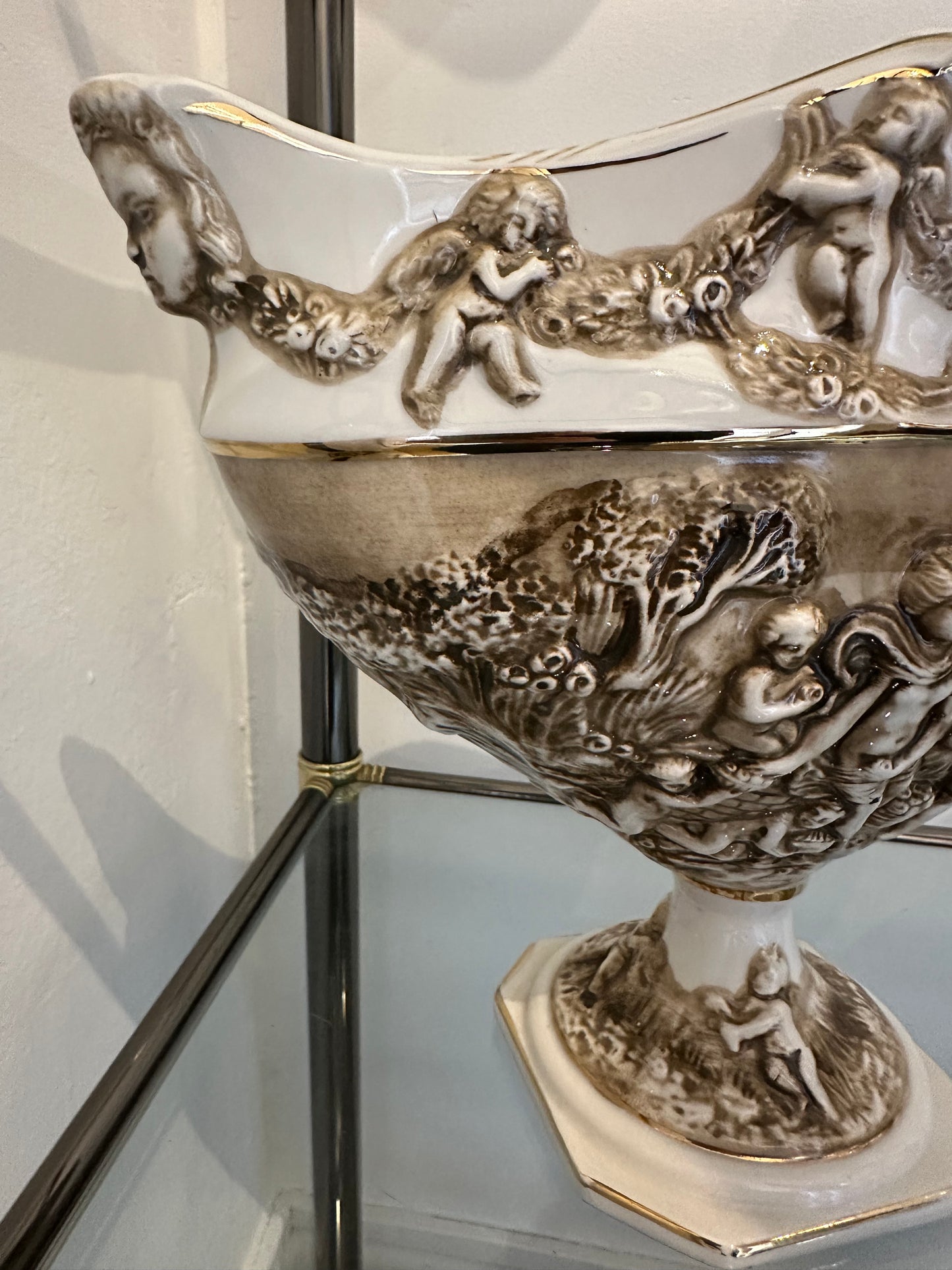 Centro decorativo italiano Capodimonte en porcelana esmaltada