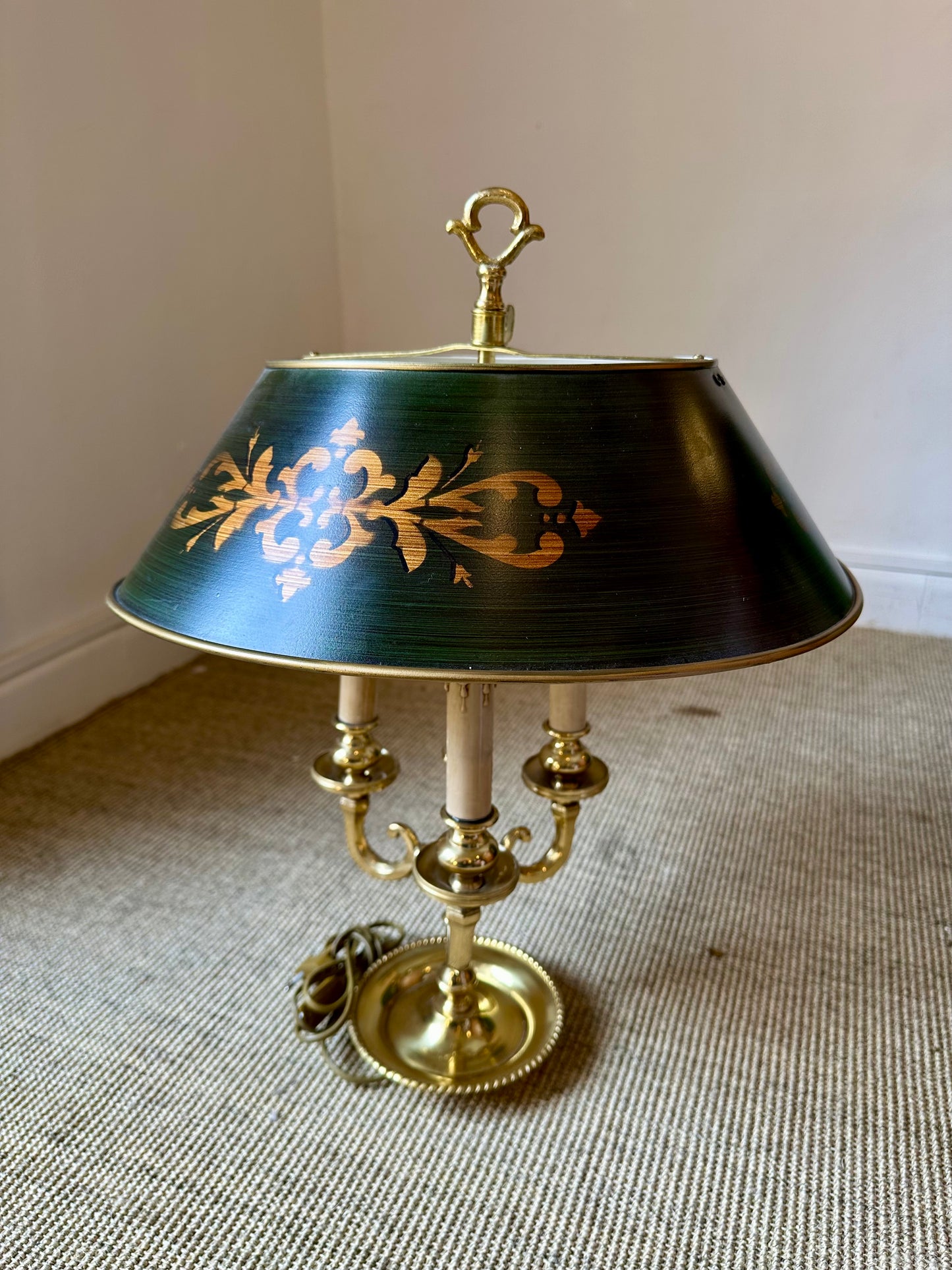Lámpara bouillotte de latón con pantalla verde pintada a mano - Estilo francés vintage