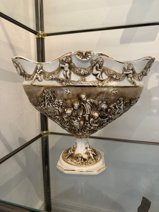 Centro decorativo italiano Capodimonte en porcelana esmaltada